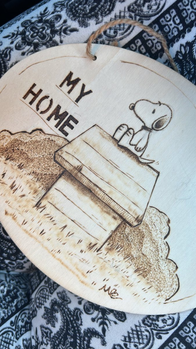 MackyMouseArt's tweet photo. Gift for my dad ! Anyone else enjoy obscure art mediums? #woodburning #snoopy #smallartist #pyrography #artmoots https://t.co/KI3WlVGj0B