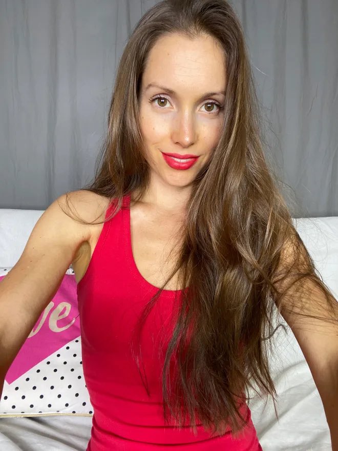 Ruth1782998's tweet photo. How is your week going and can I see 2k likes and comments https://t.co/mSITpvCyfK