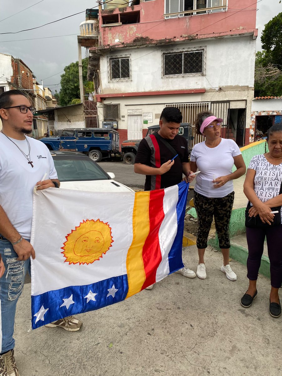 VenteVargas's tweet photo. Hoy elevamos una oración desde la parroquia Catia la Mar por la Libertad de todos los presos políticos 🙏🏻🕯️

¡Que sean Todos! 🇻🇪

#LibertadParaTodosLosPresosPoliticos https://t.co/MPl2LRcbJI
