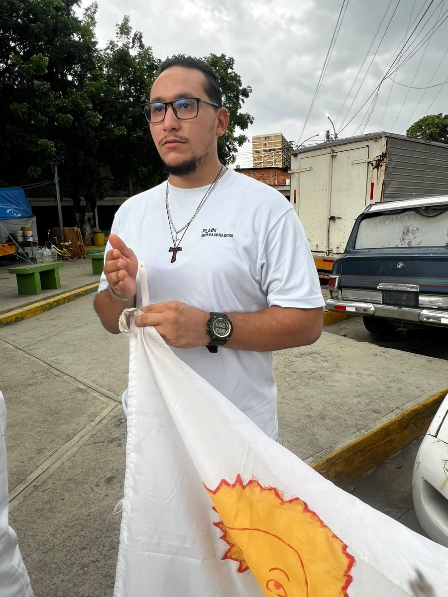 VenteVargas's tweet photo. Hoy elevamos una oración desde la parroquia Catia la Mar por la Libertad de todos los presos políticos 🙏🏻🕯️

¡Que sean Todos! 🇻🇪

#LibertadParaTodosLosPresosPoliticos https://t.co/MPl2LRcbJI