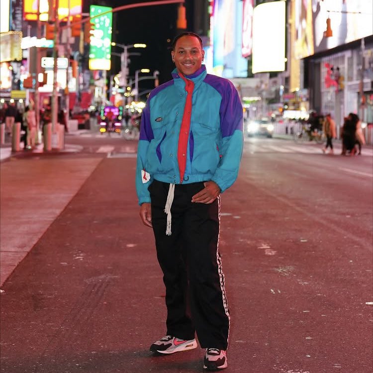 psychicblackgay's tweet photo. One day I’ll find my husband in NYC 🤞🏽💍🗽 https://t.co/k2t6bON9HY