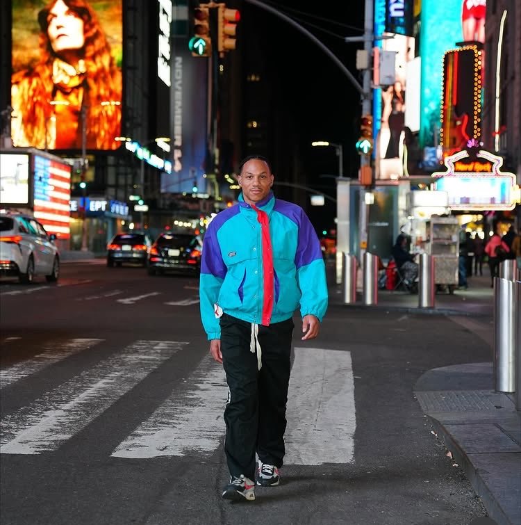 psychicblackgay's tweet photo. One day I’ll find my husband in NYC 🤞🏽💍🗽 https://t.co/k2t6bON9HY