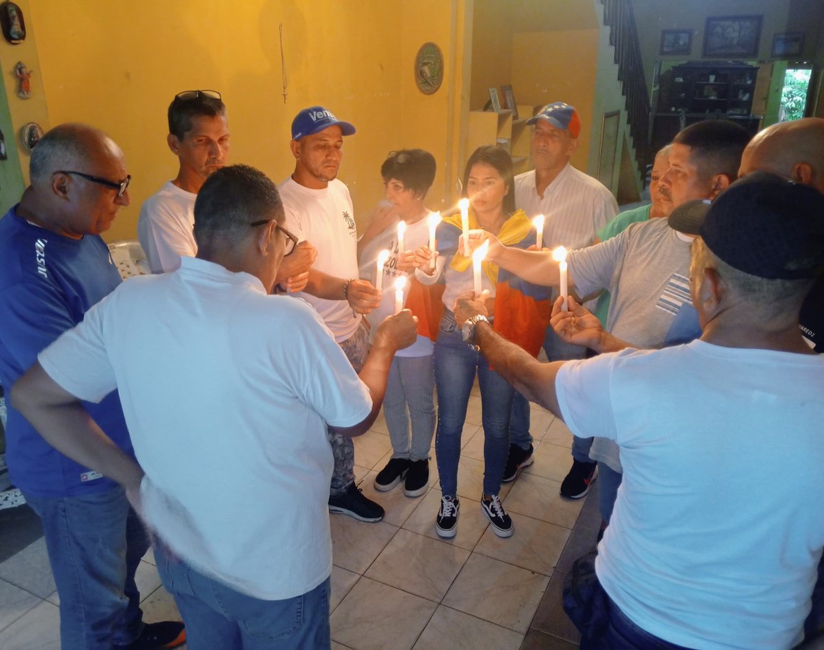 VenteSucre's tweet photo. 📸 Benítez 

La transición en Venezuela pasa primero por la liberación de todos los presos políticos. 

#QueSeanTodos https://t.co/CpNMp7O9ZD