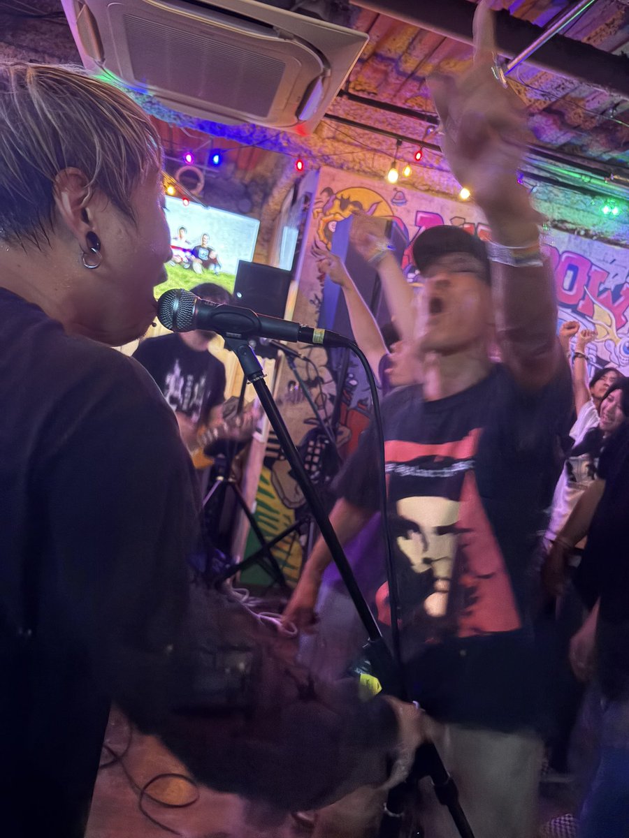 bear_heart0423's tweet photo. #西中島RAINBOW
で見るコンストのライブ
全マシマシで最高やったー‼️🙌🏼
この位置から見るとワチャワチャや笑顔😄泣いてるフロアーが幸せいっぱいで溢れてたー🤗
そうさせてくれるライブをありがとうございます🫶🏻
#コンスト

初見の #SIGHTS #LABRET もすっげぇかっこ良かった✊🏻 https://t.co/B8EllLDXKa