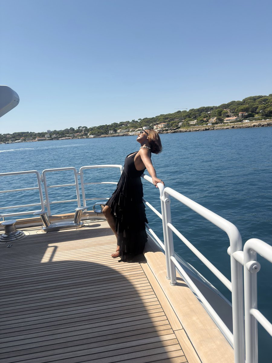cuppymusic's tweet photo. Happy Monday! Enroute to Antibes 🛥️🇫🇷 Aboard a yatch… yacht… still somehow can’t spell it lol https://t.co/FcBojZng4h