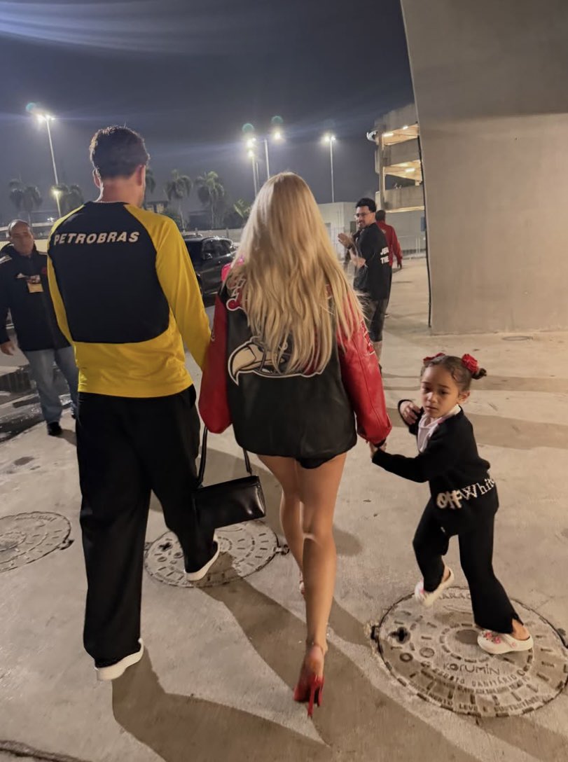 BARBMARAJ's tweet photo. E no final meu sonho é igual o do Léo Pereira

Família &amp; Mengo 🤞🏻❤️🔒 https://t.co/IyI1vcLBC9