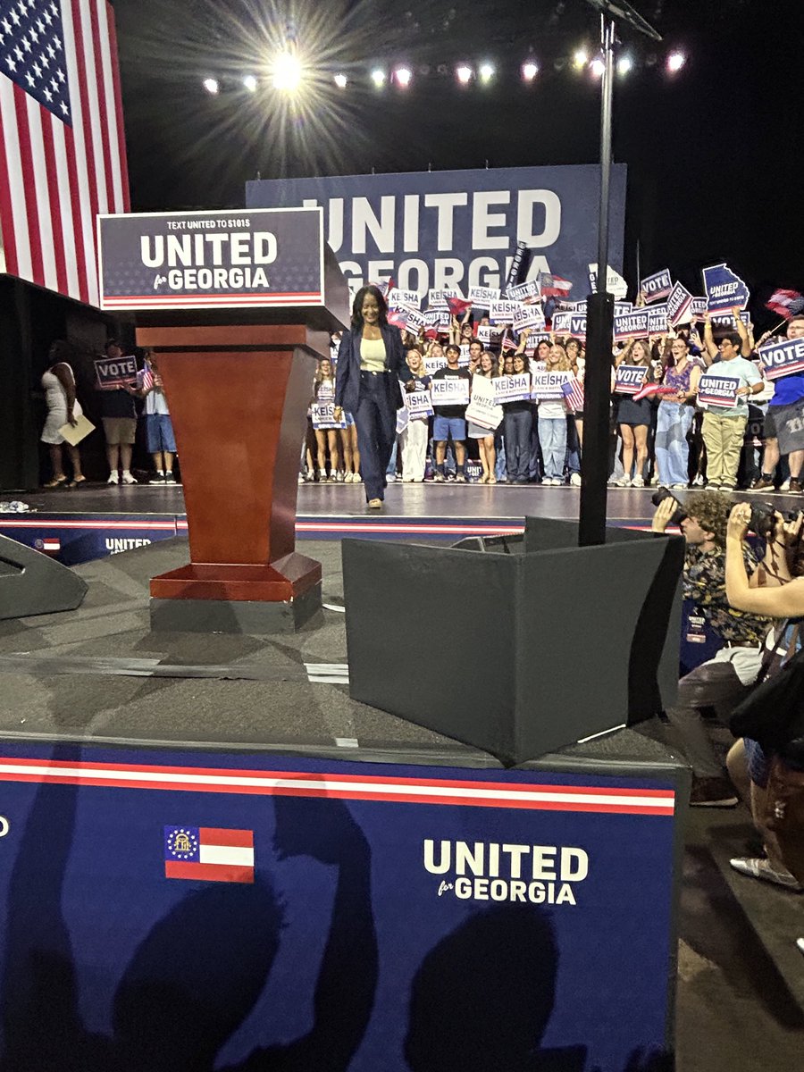 Kimberly_Patton's tweet photo. The @ossoff Jon Ossoff & @KeishaForGA Keisha Lance Bottoms rally in Athens at the GA Theatre was awesome! ๐ ๐ณ๏ธ ๐บ๐ธ
#SenatorMyBoo & #KeishaForGA rallied the full house to vote early starting 10/13/26 prior to the 11/3/26 general election. #ThirstForDemocracy ๐ฉท๐ฉท๐ฉท https://t.co/4CcvcXOXbU
