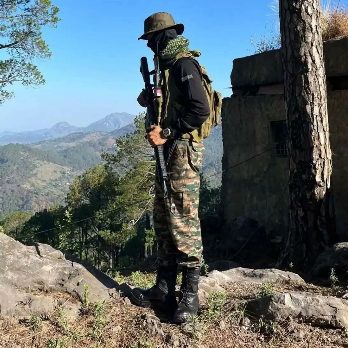 ecenrcmrt's tweet photo. ARMY, always united and strong. https://t.co/VzGbpyVwxc