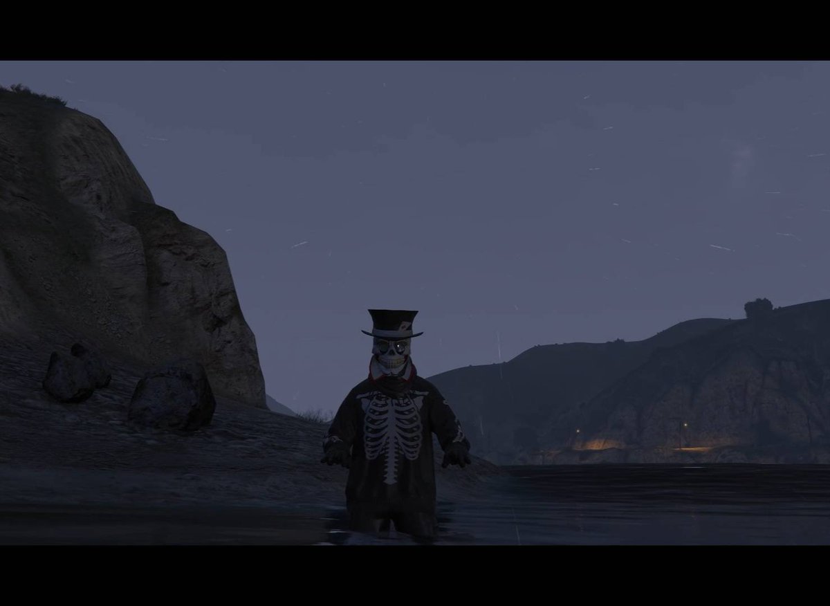 KLeeBleep's tweet photo. SNEAKYYYYY Scary Skeleton https://t.co/18gwL6XO3Q