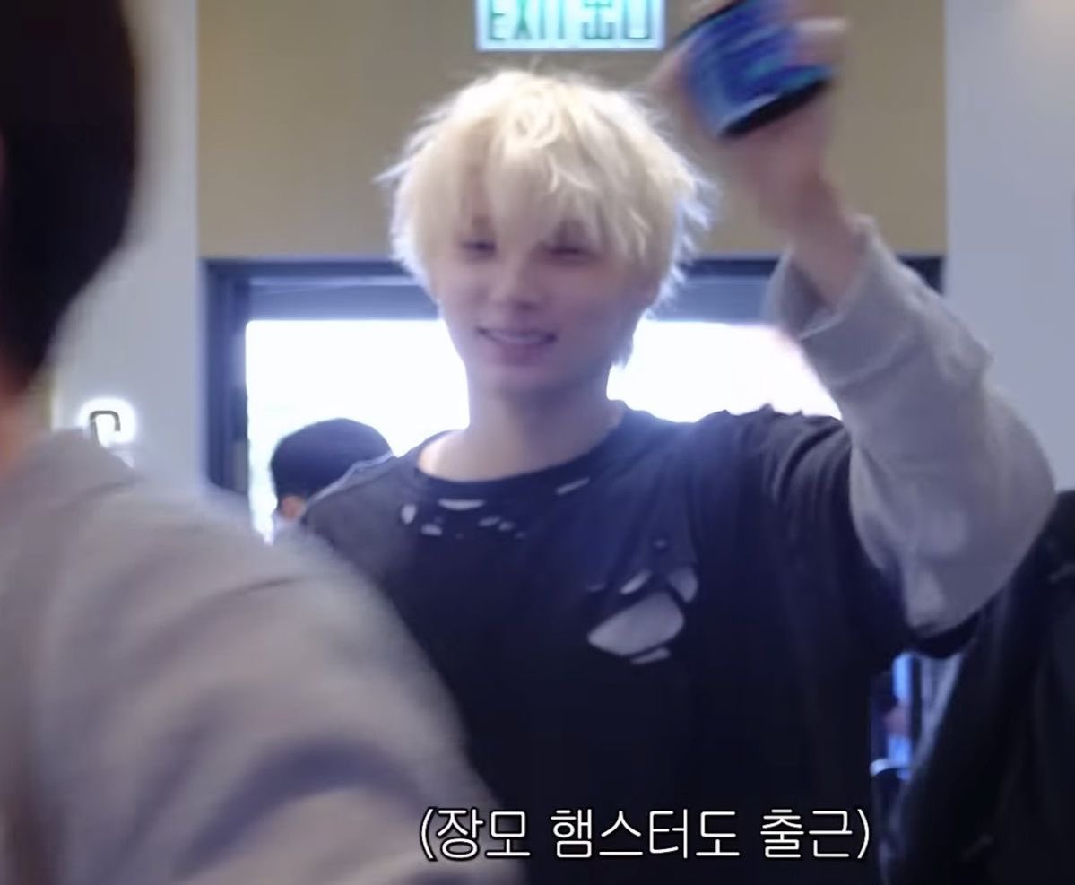 kiss4doyo's tweet photo. i really enjoy when kai looks like a ball of fuzz…..a cotton ball….a dandelion even https://t.co/wRqg1DY48m