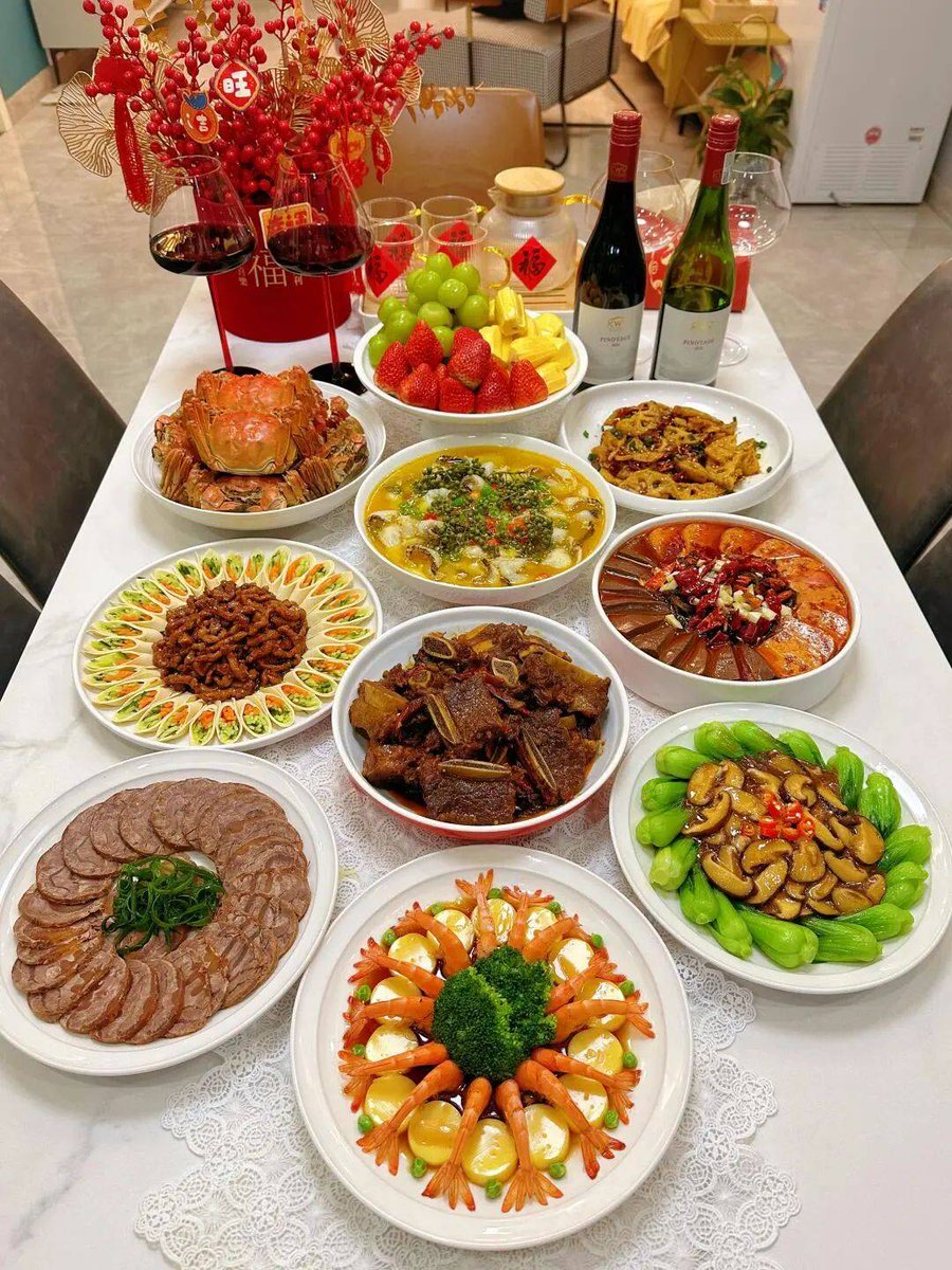 AdellHeidema's tweet photo. Lunar New Year vibes = dim sum feasts, red envelopes, and big laughs with family. Wishing everyone a year of the Dragon full of luck and joy!  #HappyLunarNewYear， https://t.co/G0ffj9rrSM