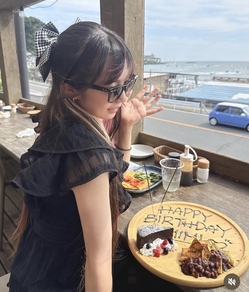 miimi_love08's tweet photo. 【08:22 みーみタイム🐟🤍】

月曜日！！
今週も1週間ファイトだよ😊
忙しい日続くけど気持ちで乗り切ろうね！

@mi__mi0311 
#ボンボンTV
#みーみ可愛くてごめん https://t.co/WVAE06Ke8r