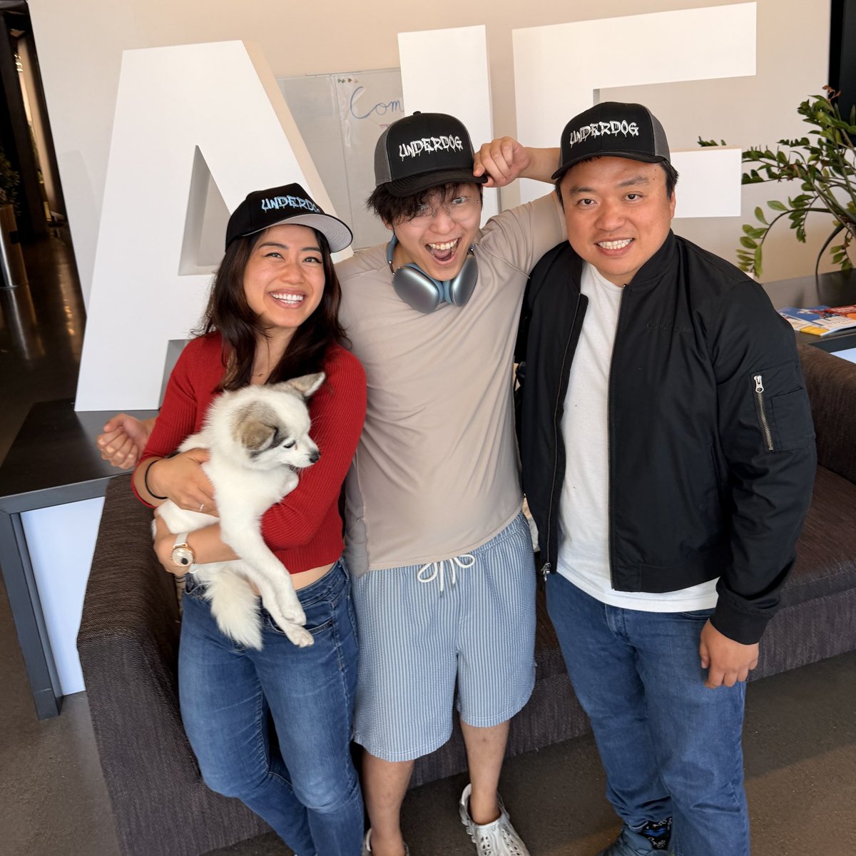 CCgong's tweet photo. Just onboarded to Underdog and immediately unsubscribed from all my AI assistants/ notetakers. It’s all on device ai and fully private 🤯

Have a few invites. Dm me https://t.co/SbE9xEeCRp