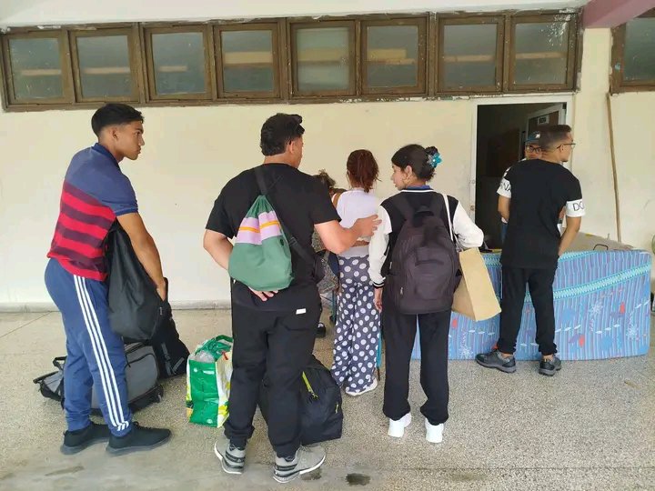 AnibalHG02's tweet photo. 🤗🇨🇺🎓 Recibe la #UCLVnuestra a sus nuevos estudiantes de primer año.

👍🏻📚 Éxitos en su formación académica en la universidad más multidisciplinaria de #Cuba 

#VillaClaraConTodos 

📷 De @uclvradio_ https://t.co/Iwird35Z9G