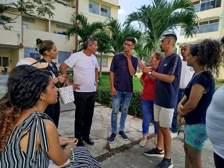 AnibalHG02's tweet photo. 🤗🇨🇺🎓 Recibe la #UCLVnuestra a sus nuevos estudiantes de primer año.

👍🏻📚 Éxitos en su formación académica en la universidad más multidisciplinaria de #Cuba 

#VillaClaraConTodos 

📷 De @uclvradio_ https://t.co/Iwird35Z9G