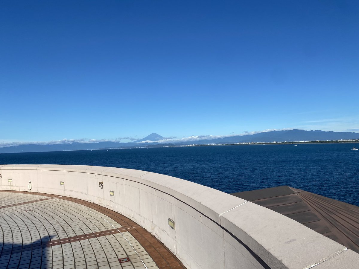 runpio1924's tweet photo. おはよー。江ノ島の朝(՞っ ̫ _՞)ᐝ https://t.co/B7R0butGSn