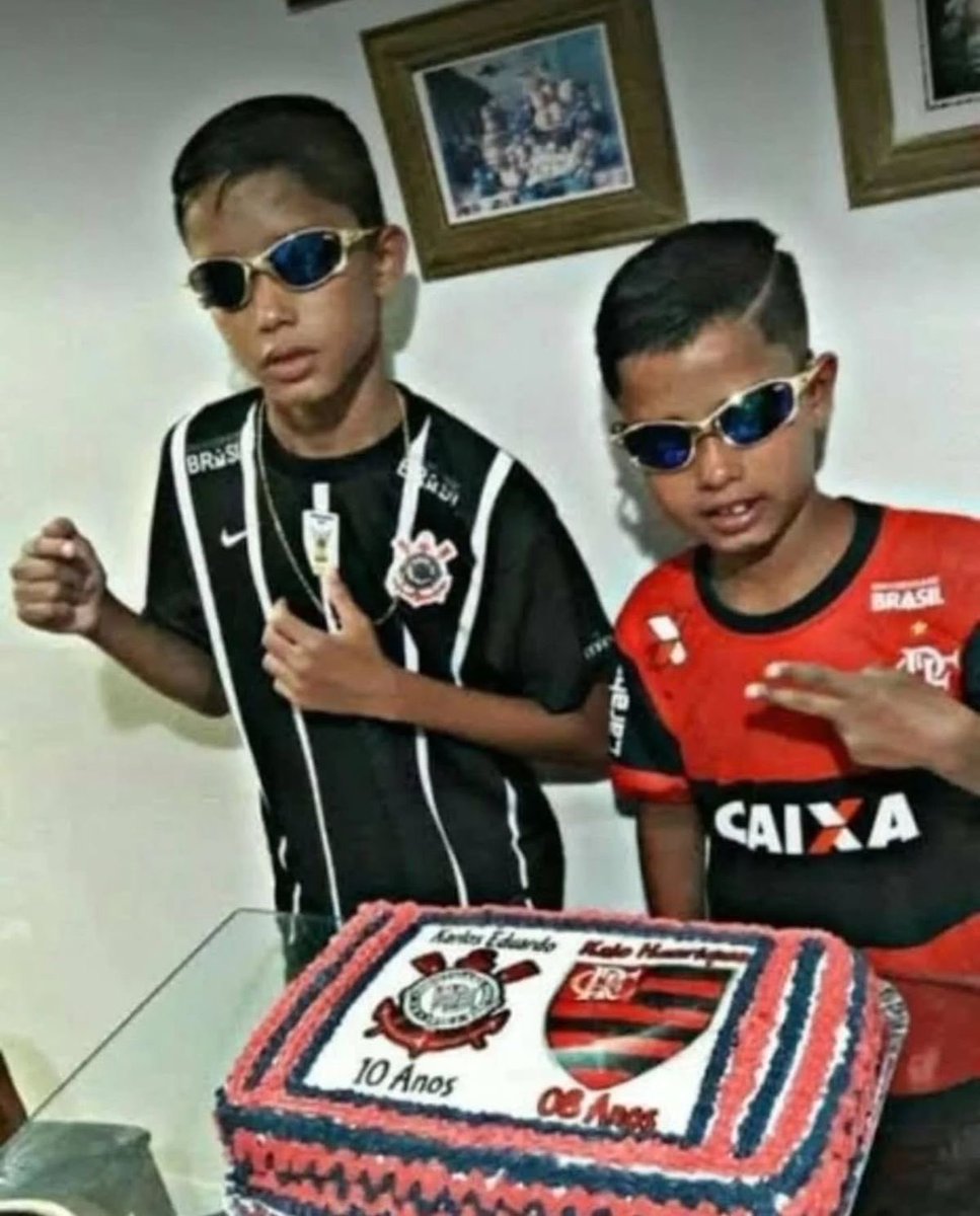 cutielaurr's tweet photo. o flafla ganha o brasileirão e o timão a libertadores, combinado assim pra ninguém sair triste🤝🏻 https://t.co/YLRQ9LXADp