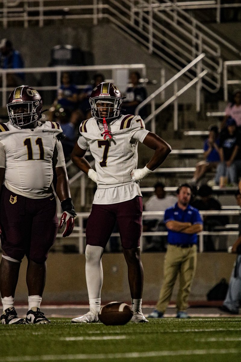AngiloHR7's tweet photo. Non districts over. Time for real work 
20+ tackles ✅
5+ TFLS ✅
1 pass deflection ✅
1 offer ✅ 
https://t.co/kq0aleI1Vk https://t.co/TSNIFvZJKa