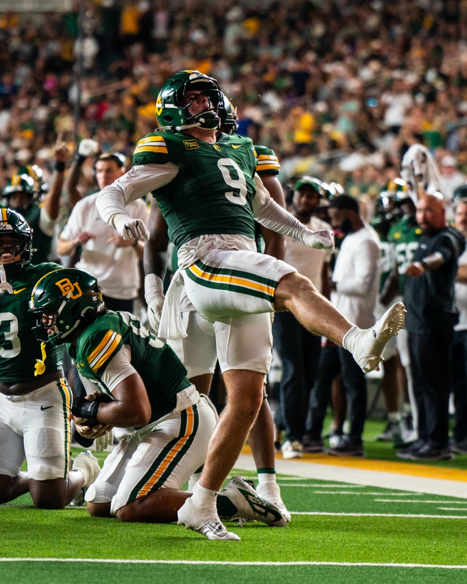 BUFootball's tweet photo. Open door policy @RyanDavis_44 https://t.co/vP9AuJEHwj