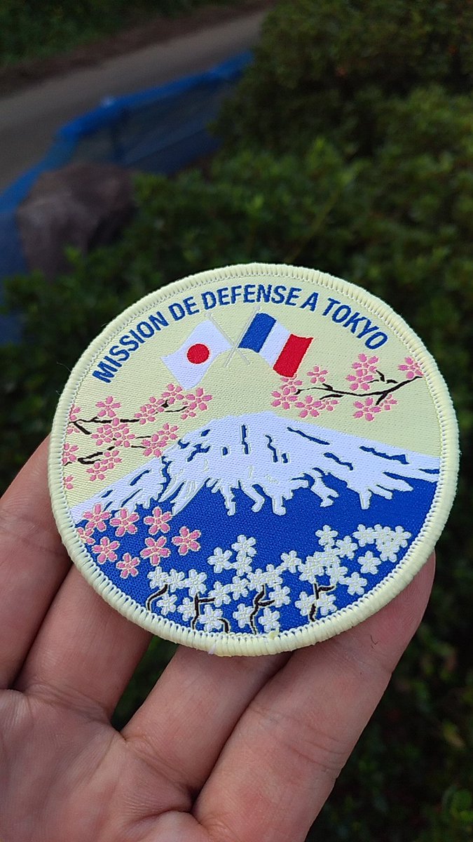 ab2204038408's tweet photo. フランス空軍の方から貰っちゃっいました！ https://t.co/ZZnrJvVQUL