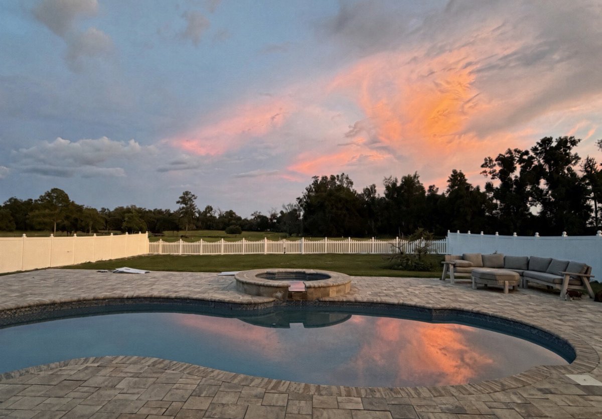 Sassafrass_84's tweet photo. Beautiful Sunday evening at home. The sky is gorgeous and the limit. 

Feeling blessed and thankful. Happy Sunday funday friends. I hope you enjoyed your weekend. :) https://t.co/27LMQrFaHX