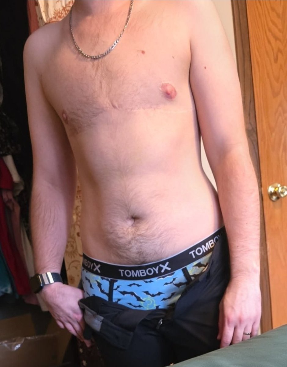 OurCelestialSin's tweet photo. Pinned post ✨️

Moon (ftm)- 30 he/him
Sun (f)- 26 she/her
MDNI (21+) 
BDSM
Certified switches 🤭
#nsfwtwt https://t.co/ofD1h3cRI0
