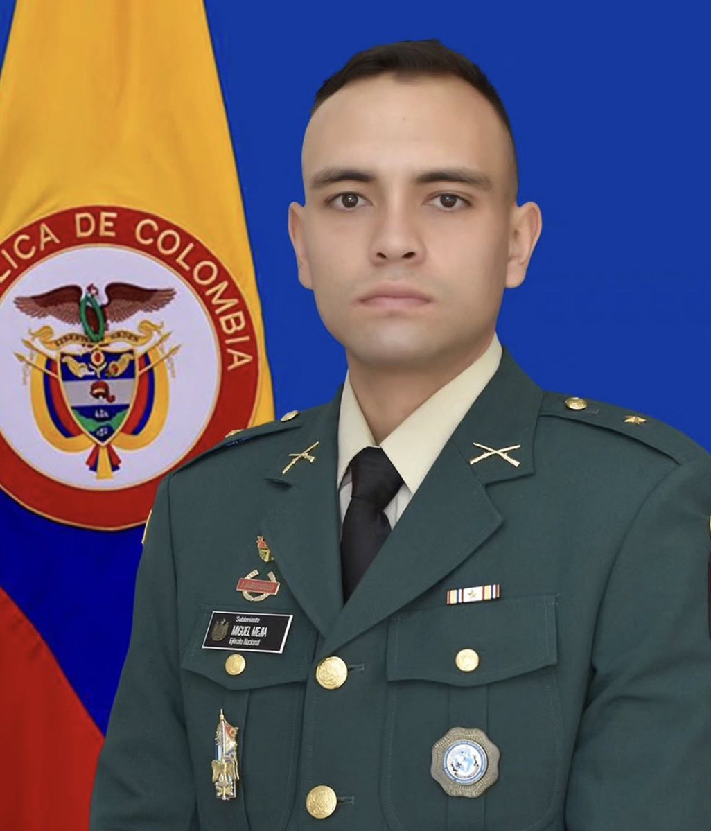 SALVARANM's tweet photo. 🚨 | URGENTE:

Él es el subteniente del Ejército Nacional Miguel Mejía, prendido en llamas por la guerrilla genocida durante el gobierno del mentecato @petrogustavo, vivo de milagro.

< así era,
> así lo dejaron.

¡Bandidos! ¡Ni perdón ni olvido! https://t.co/FNVgXxGNif
