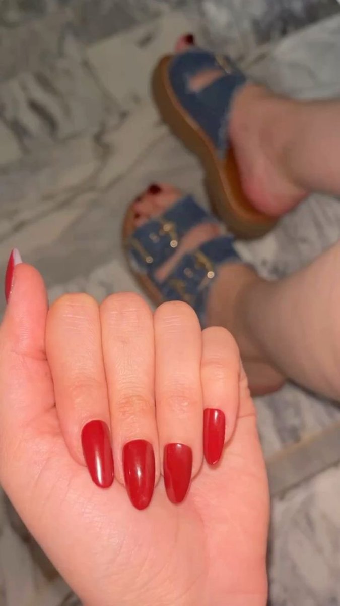 queenroro443's tweet photo. ريتويت كتير ياكلاب 👑👠💅🏻 https://t.co/cQFNWpGwsG