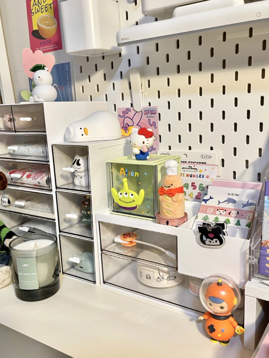LaniSetzer's tweet photo. Tackling weekend clutter We sorted old books and vintage mugs today – turning forgotten items into new storage for daily use. Less stuff, more peace! https://t.co/IRb0thF4pJ