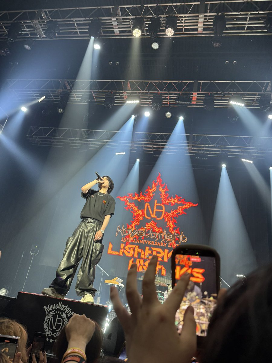 dai9dai9's tweet photo. 9/13、Novelbrightファンクラブライブ「Lighter's High」@Zepp Haneda、めっちゃ最高だった！！

一夜明けて興奮が冷めやみません。
センターの神席過ぎた！
見上げすぎて首が痛い笑

ライブ終わってから最終新幹線で姫路まで帰りました(^^)

13周年おめでとう！
次は姫路→大阪

#Novelbright https://t.co/Se7QUzOz4i