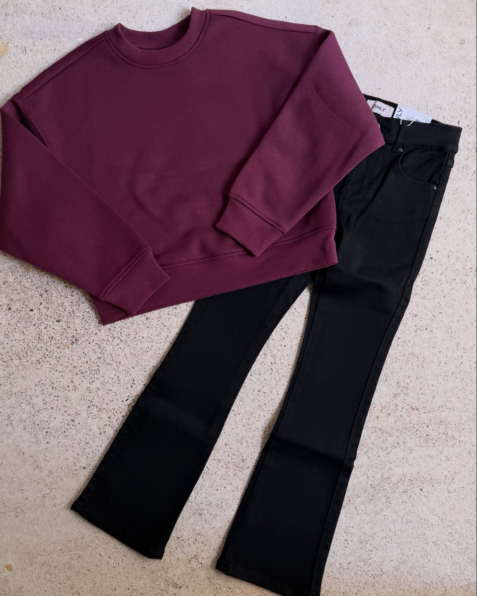 DoloresCol64395's tweet photo. KIDS ONLY är påfyllt! Den otroligt sköna sweatshirten kostar 199 kr. Favoritbyxan med massor av stretch finns åter i alla storlekar för 399 kr. https://t.co/qMXqBgBWqz