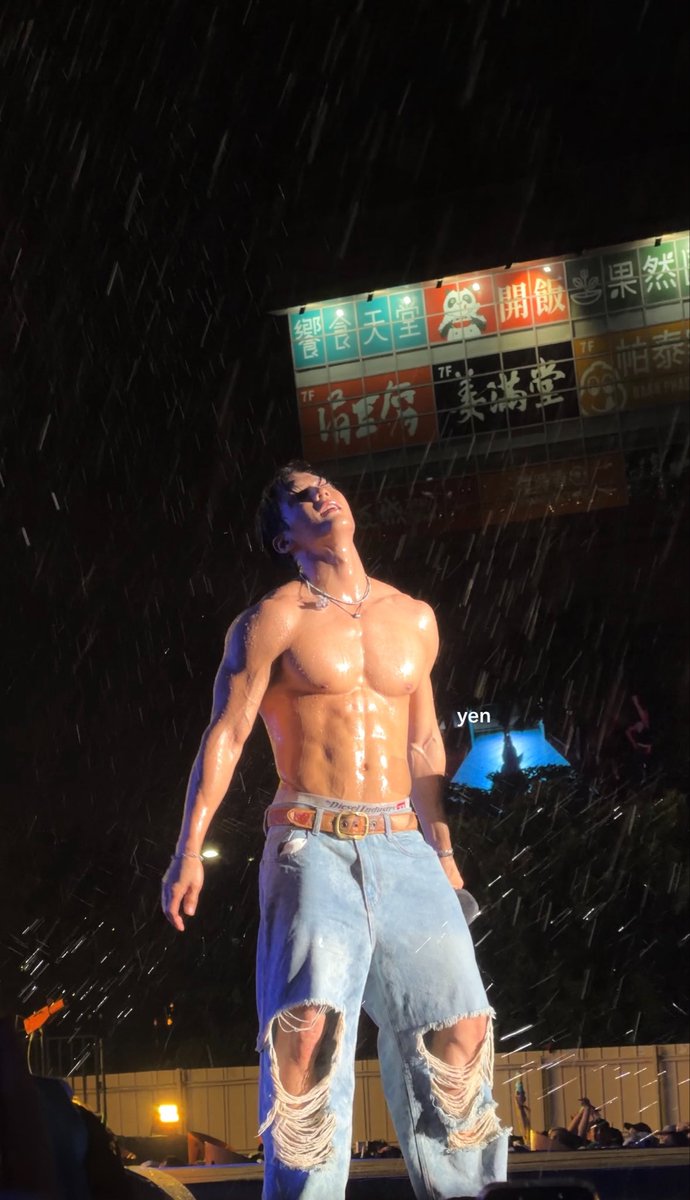 yenjiapchan's tweet photo. grabeng katawan yan 🔫💦

#BTOB #HUTA #LEEMINHYUK #Waterbomb_in_Kaoshiung https://t.co/apNmltquNs