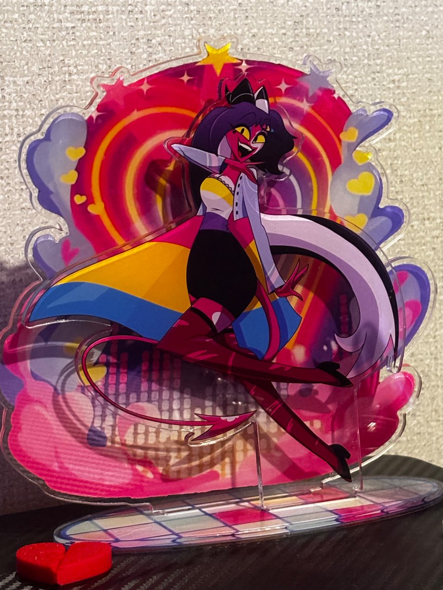 uhm_GERRY's tweet photo. Sometimes i be forgetting i drew this and got it made into a standee https://t.co/dM8exsP0WG