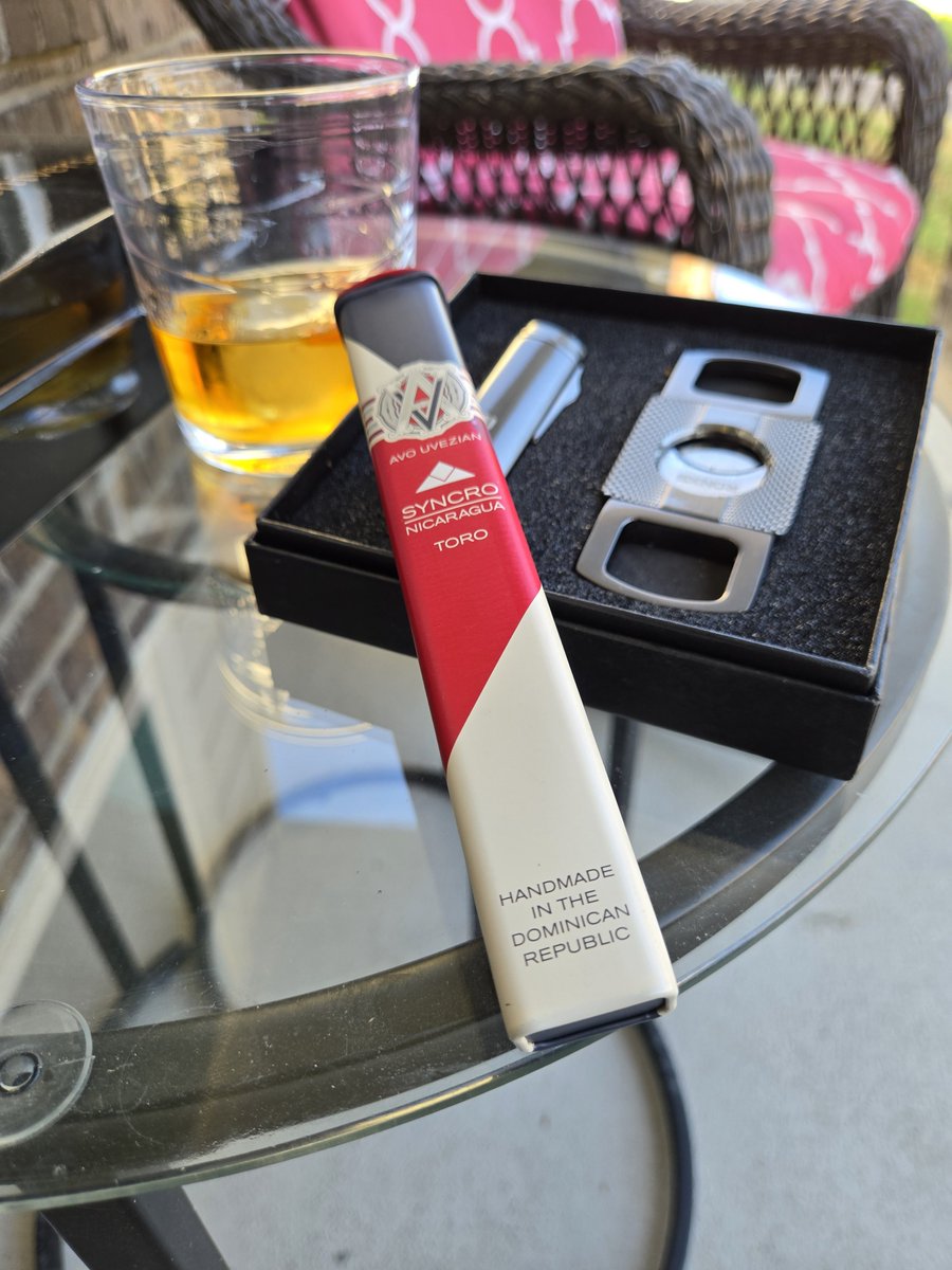 AntMan2270's tweet photo. I was really surprised that this cigar was outstanding in all the right ways. It had flavor with a slight sweetness that wasn't overpowering it was well balanced. #cigars #cigar #cigarlovers #cigarshow #cigaraficionados https://t.co/XFF84lPzWm