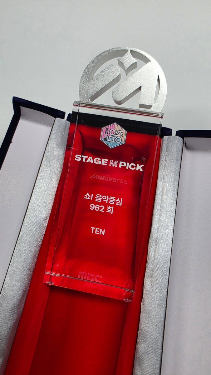 muniverse_io's tweet photo. 🏆 STAGE M PICK : MBC 쇼! 음악중심 962회차

#스테이지엠픽 트로피 도착! 🎁
.
.
#TEN #OUTWEST #TEN_OUTWEST 
축하드립니다 💗

*트로피는 아티스트에게 직접 전달됩니다 ✨ https://t.co/TbYgeHokGI