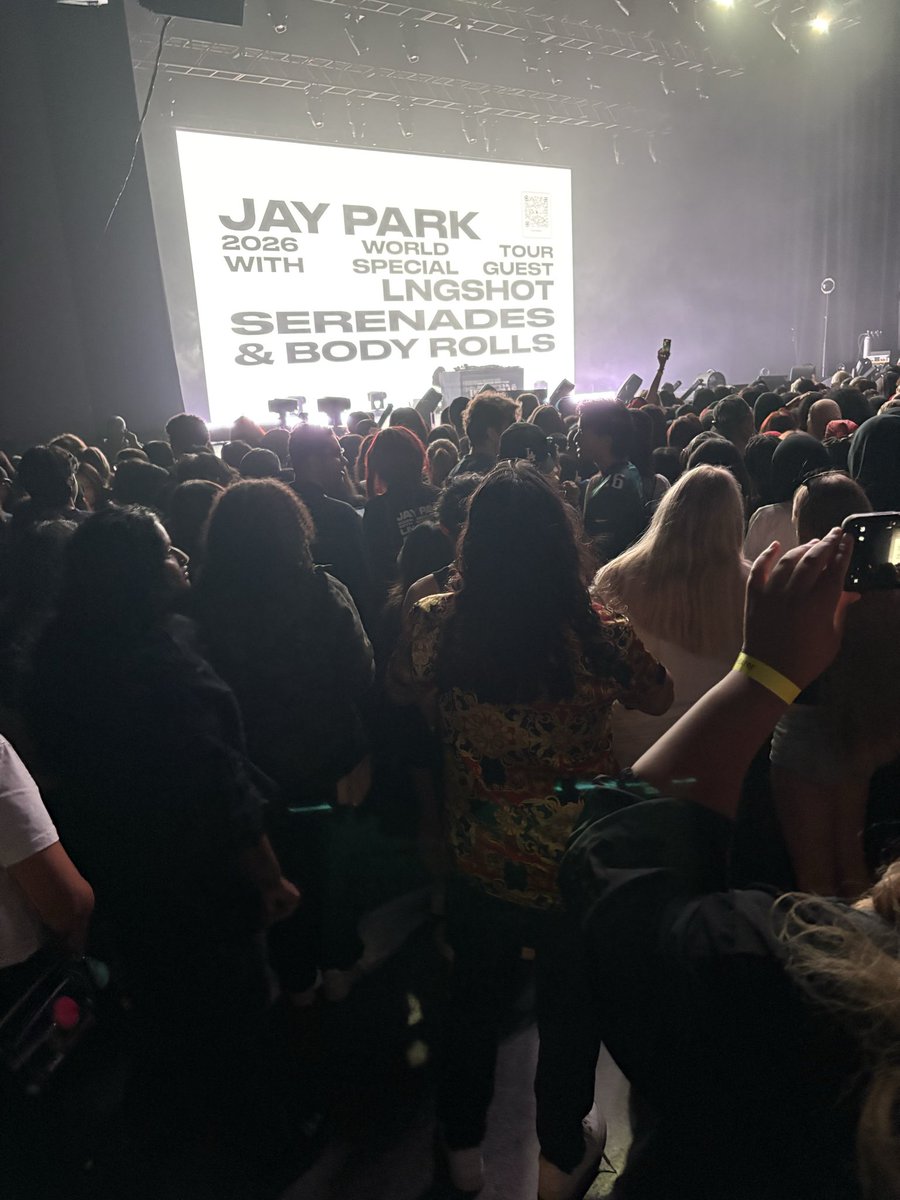 jenL_7's tweet photo. #SerenadesAndBodyRolls_In_Toronto https://t.co/WnGZVpFvyF