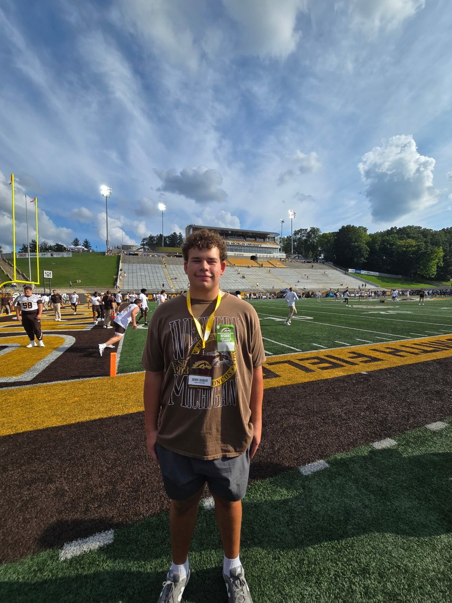 DerekSeidler_77's tweet photo. Huge thanks to @WMU_Football and @CamAllenFB for having me out for a game! It was electric! Hospitality was amazing. Had a lot of great conversations with the recruiting staff and coaches! Thank you WMU 🟡🟤🐴
@pawlakjoe @OrryHellenbrand @sophie10willis @JustinSchmidtFB https://t.co/xmzSvrm8I3
