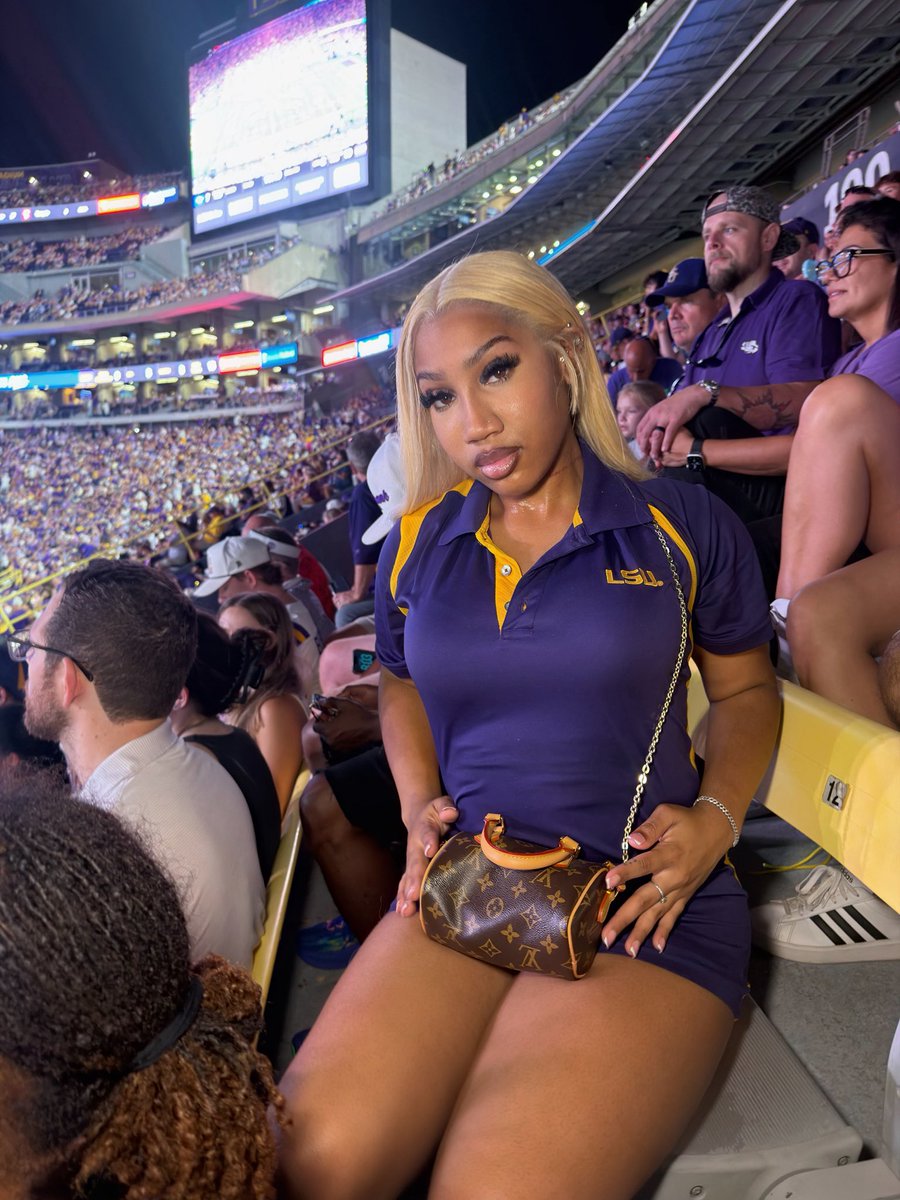 princessxaire's tweet photo. don’t fumble🏈… https://t.co/bl5PhfkCTp