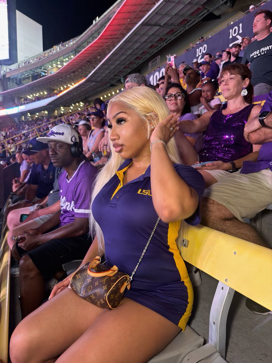 princessxaire's tweet photo. don’t fumble🏈… https://t.co/bl5PhfkCTp