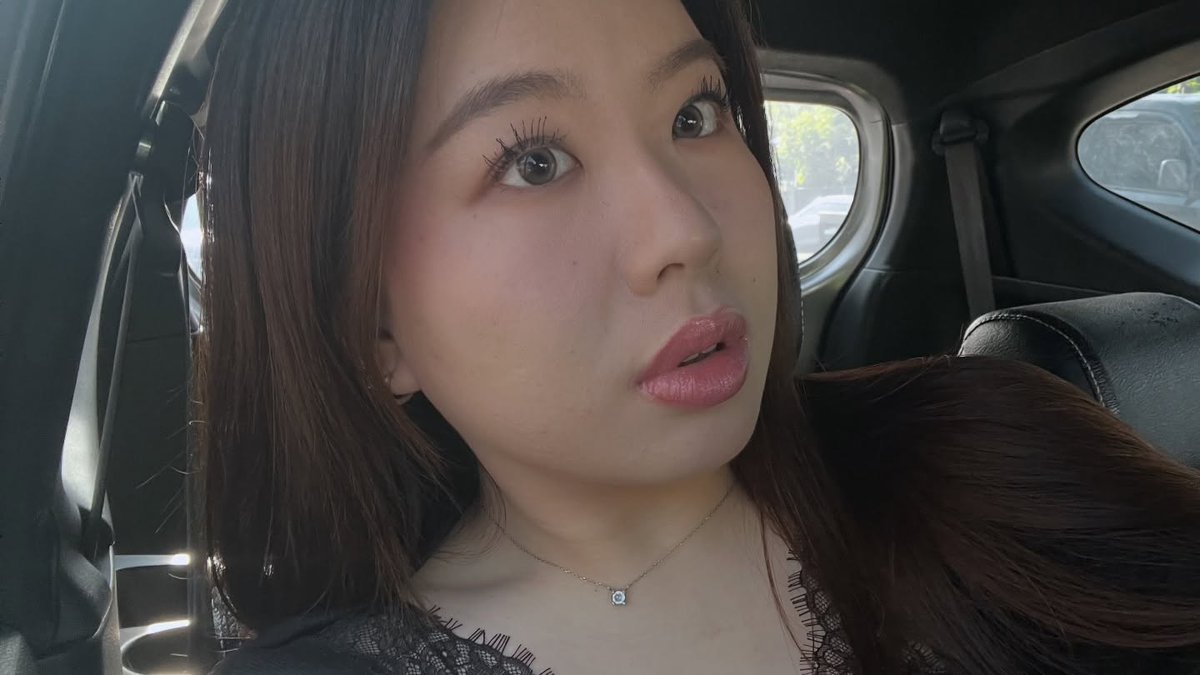 dunce79516's tweet photo. Smokey soft eyes and nude lips—hallelujah. https://t.co/doKgkUUbhS