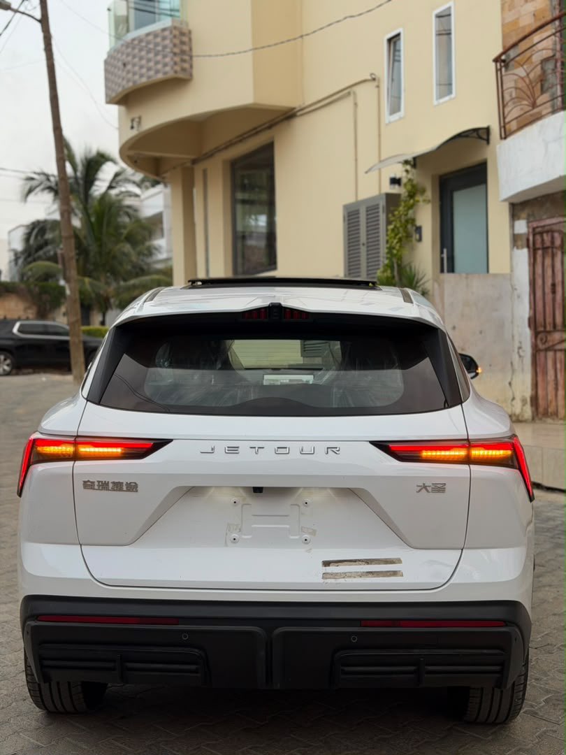 LatyrDiouff's tweet photo. 🚗 JETOUR DASHING 2026 🔥

✨ Année : 2026
📍 Kilométrage : 0 km
⚙️ Boîte : Automatique
⛽ Carburant : Essence
🔋 Moteur : 4 cylindres
📝 Déjà dédouanée

✔️ Grand écran multimédia
✔️ Caméras 360° avant &amp; arrière
✔️ Radars avant &amp; arrière
✔️ Double toit ouvrant

Intérieur👇🏽 https://t.co/GgTBreMzs6