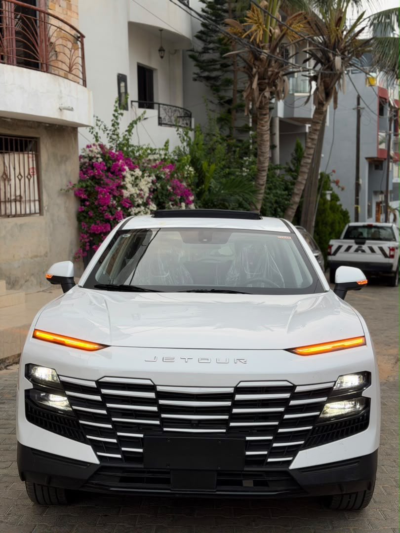 LatyrDiouff's tweet photo. 🚗 JETOUR DASHING 2026 🔥

✨ Année : 2026
📍 Kilométrage : 0 km
⚙️ Boîte : Automatique
⛽ Carburant : Essence
🔋 Moteur : 4 cylindres
📝 Déjà dédouanée

✔️ Grand écran multimédia
✔️ Caméras 360° avant &amp; arrière
✔️ Radars avant &amp; arrière
✔️ Double toit ouvrant

Intérieur👇🏽 https://t.co/GgTBreMzs6