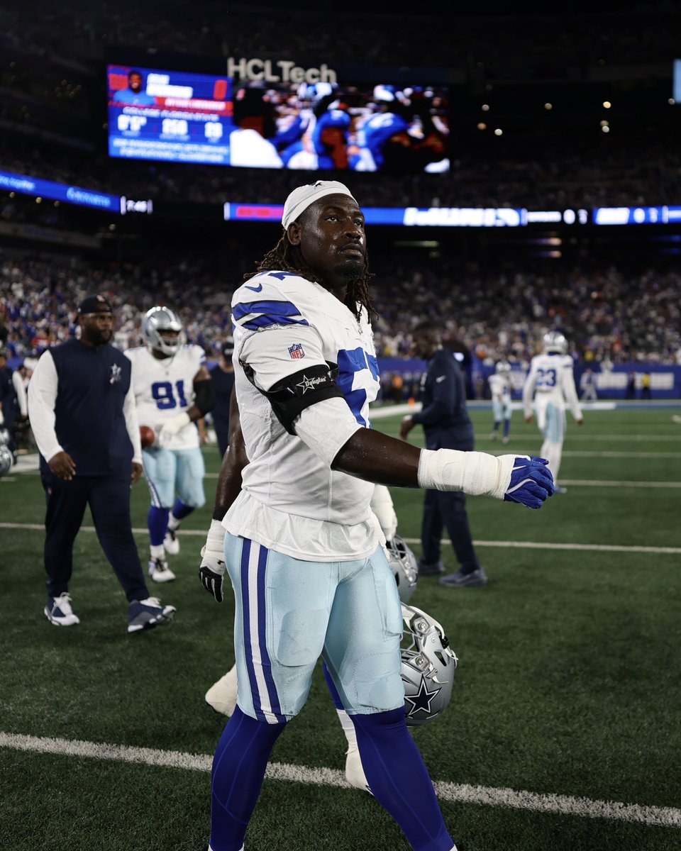 dallascowboys's tweet photo. first one for the first round picks 🔜

#DALvsNYG | @bswhealth https://t.co/Eewrvg7NcR