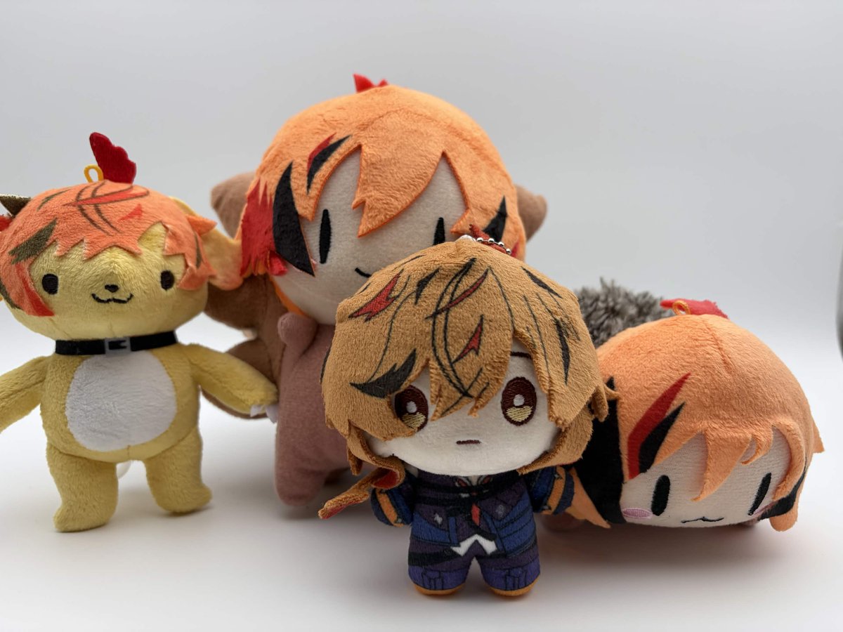 Kuku_Kazami's tweet photo. ガチで卒業するつもりだったから生き急いでぬいぐるみ作成する方向に行ったよね。
一旦撤回になったから俺を着せ替えたり連れてったりしてね。
https://t.co/FFA10cXjCP
※画像の一番前のぬいぐるみは監修中です。 https://t.co/8BLfyUdCsu