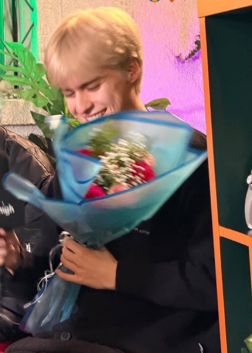 petalzforhoon's tweet photo. holaa soy gabi, tengo 22 años, llevo más o menos un año siendo qni
te amo sebita<3
#QniSelcaDay #QSD https://t.co/608AySRpba