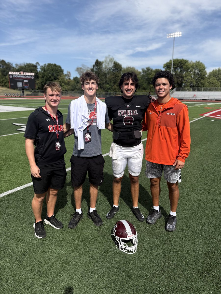 Trenten2027's tweet photo. Once again thank you to @Evangel_FB for having me for another great game-day visit! I loved watching the guys compete and win in a big-time game! Congrats on the top 25 win! 
@CoachBodoin @coachdannysweet @CoachJDeSoto @CoachHepola 
@PrepRedzoneMO @prepstar360 @COACHMAC515 @Southwest7v7 @6starfootballMO @JPRockMO