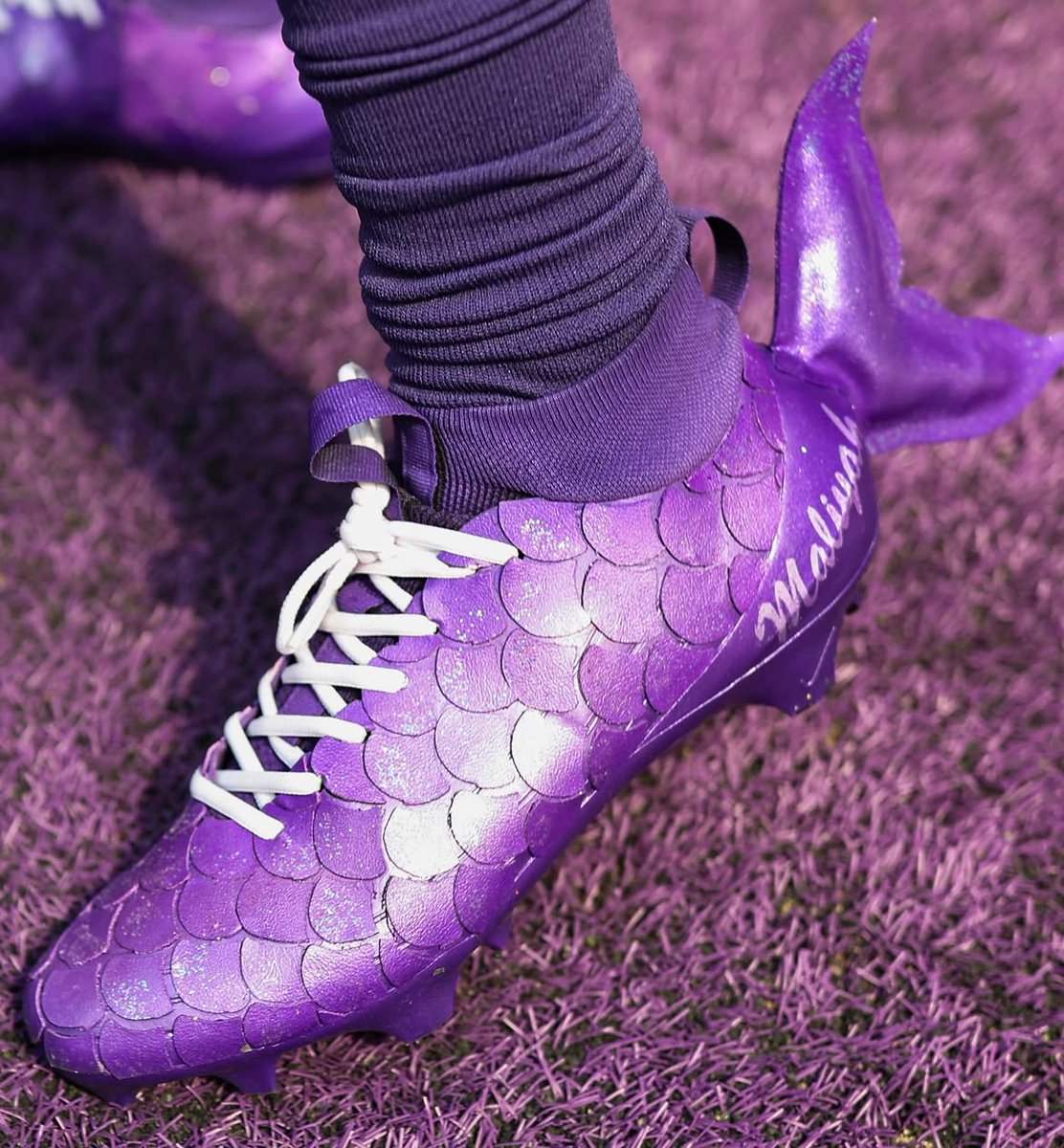 JustFreshKicks's tweet photo. Isaiah Rodgers matched his daughter with Little Mermaid cleats for her birthday 🥺💜 https://t.co/OysnEIdEi4