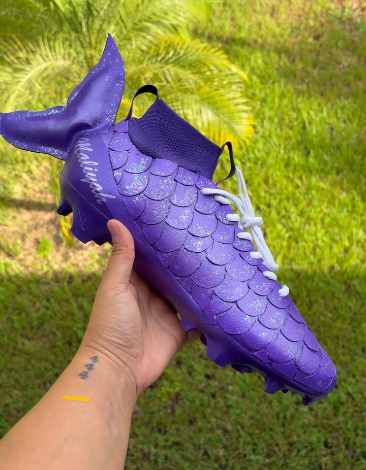 JustFreshKicks's tweet photo. Isaiah Rodgers matched his daughter with Little Mermaid cleats for her birthday 🥺💜 https://t.co/OysnEIdEi4