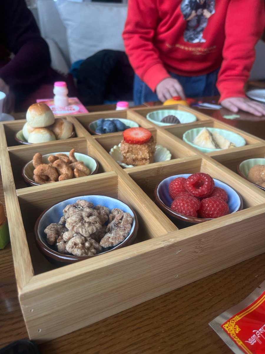 ShonFrasher's tweet photo. Just had the coziest Sunday baking session with my tiny helper—freshly baked chocolate chip cookies are still warm, and the whole house smells like heaven ， https://t.co/q6wu5Y1RkQ