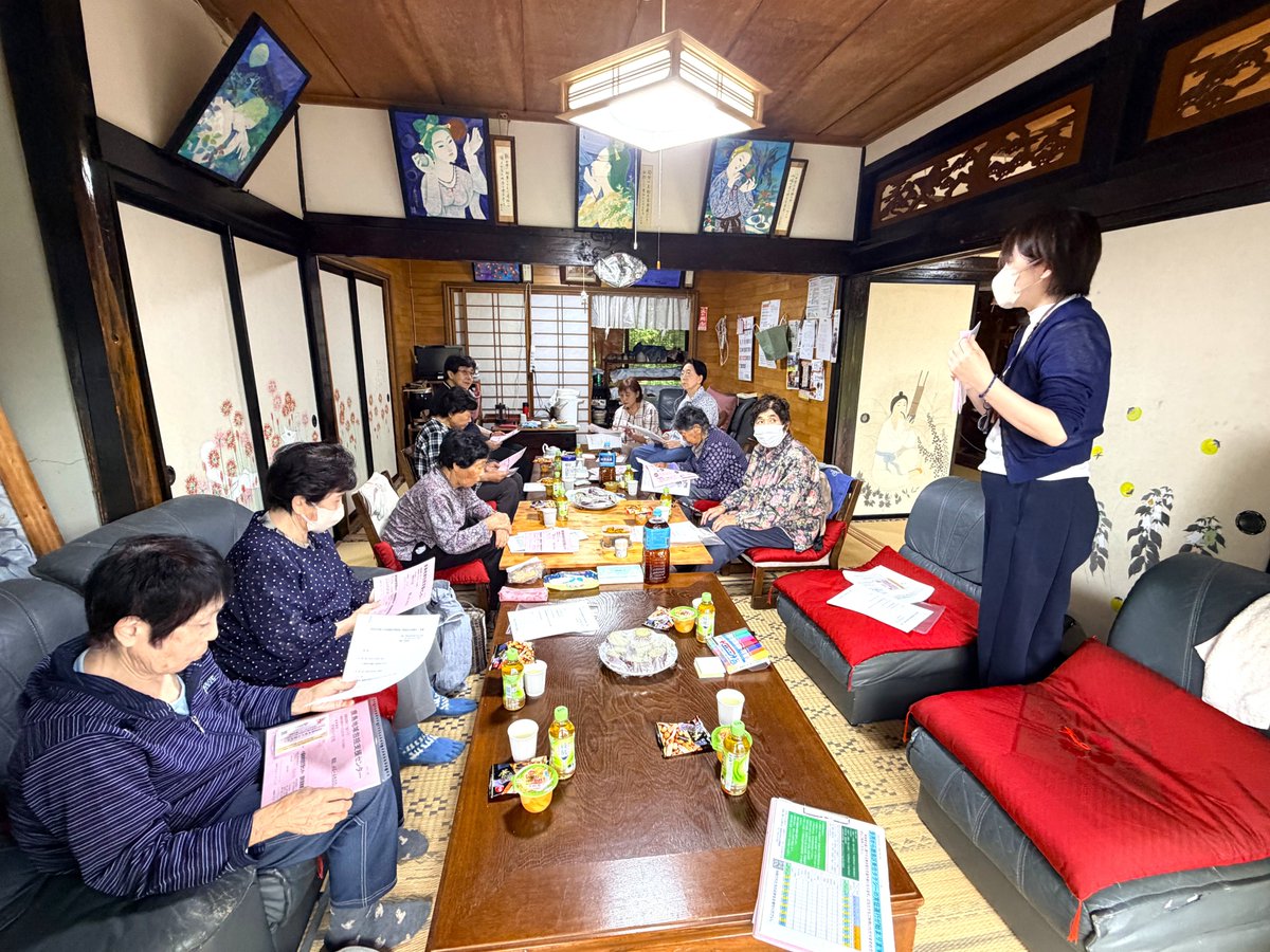 minamisomask's tweet photo. 生活支援コーディネーターは、鹿島地域包括支援センターの職員と一緒に、小地域福祉懇談会を『おひさまサロン』で開催しました🙌
鹿島区の南柚木行政区についてさまざまなお話を伺い、移住者支援や有償ボランティア等、今後の地域福祉に役立つご意見をたくさんいただきました🙇‍♀️ありがとうございます✨ https://t.co/bMyKaoK35J